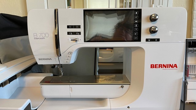 Вышивальная машина bernina b700