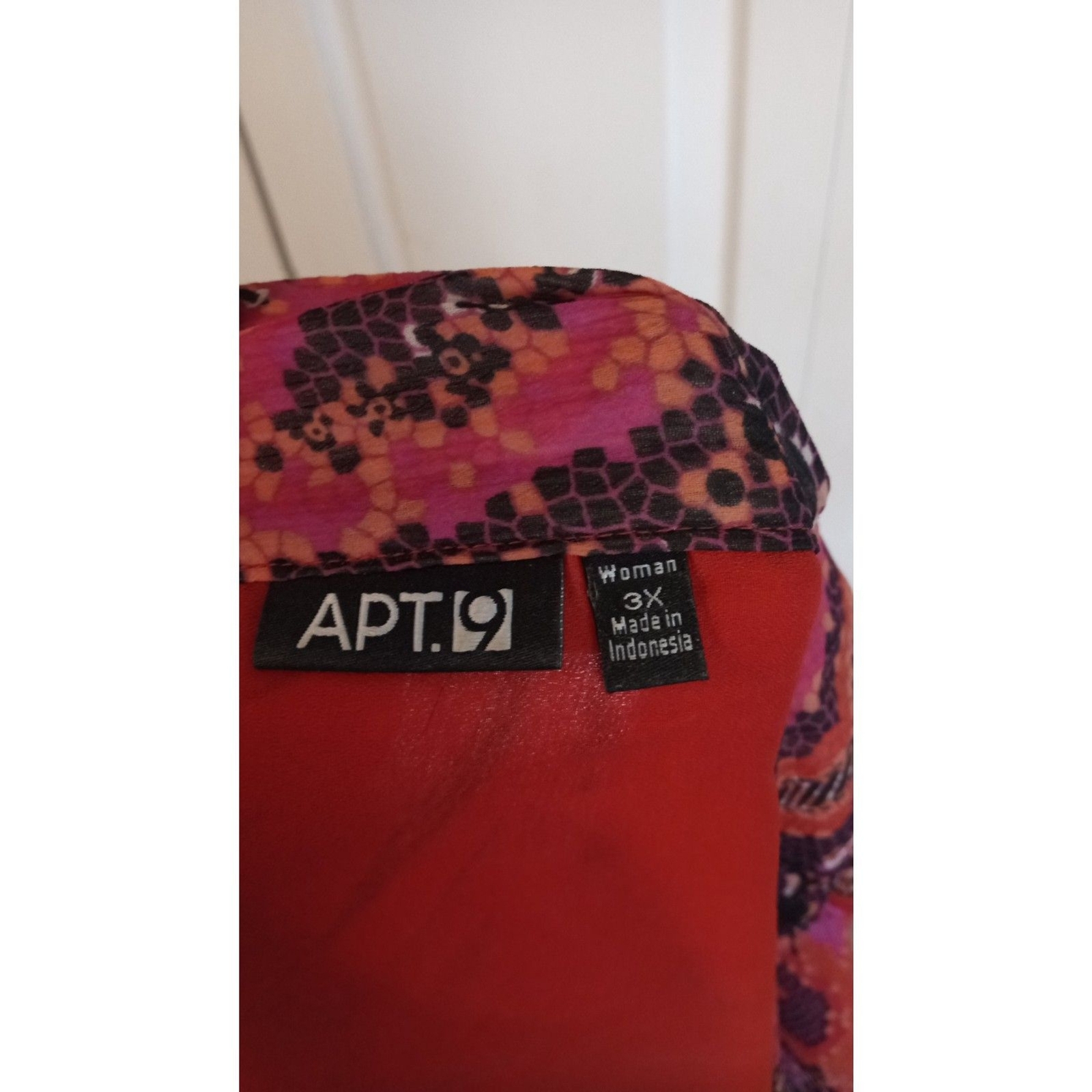 Apt. 9 Red Crew neck red multi color flowy top
