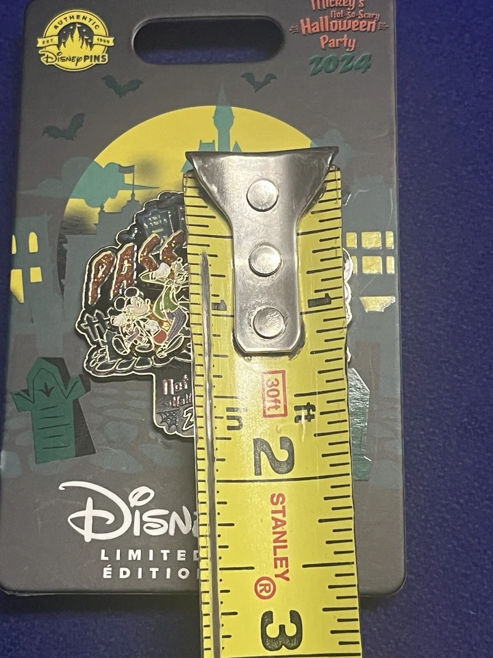 Prendedor titular del pase de fiesta de Halloween Mickey’s Not So Scary de Mickey de los parques de Disney 2024 NUEVO Foto 3 de 4