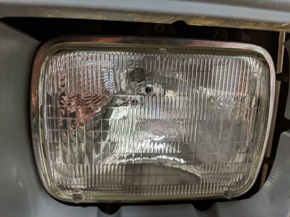 1999 雪佛兰 Suburban 2500 原始设备制造商左手驾驶员侧卤素车头灯组件 — 第 2/4 张图片