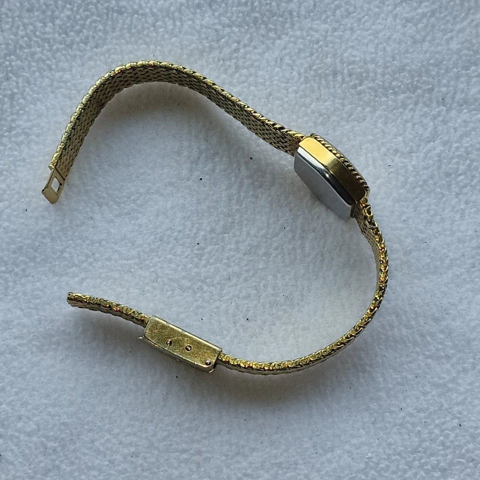 Vintage Accurist Hexagon Ladies Gold Swiss Quartz Watch - SPARES/ REPAIR - Image 3 of 4