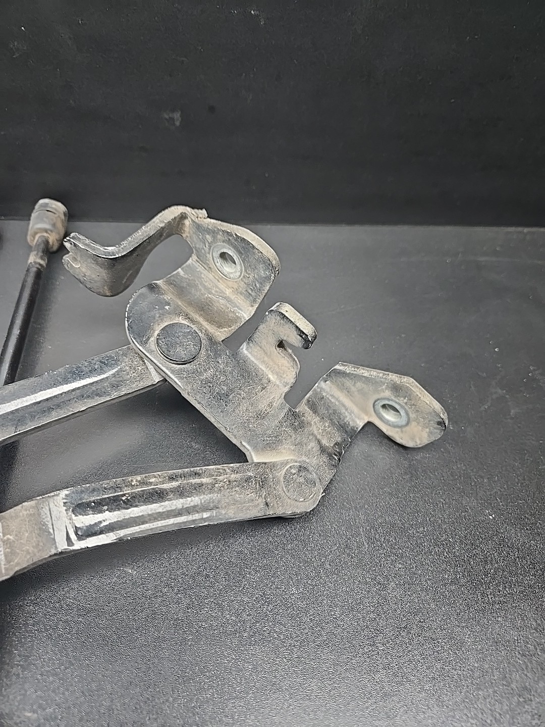03-13 OEM Maserati Quattroporte Front Left Right Hood Hinge W/ Lift Shock