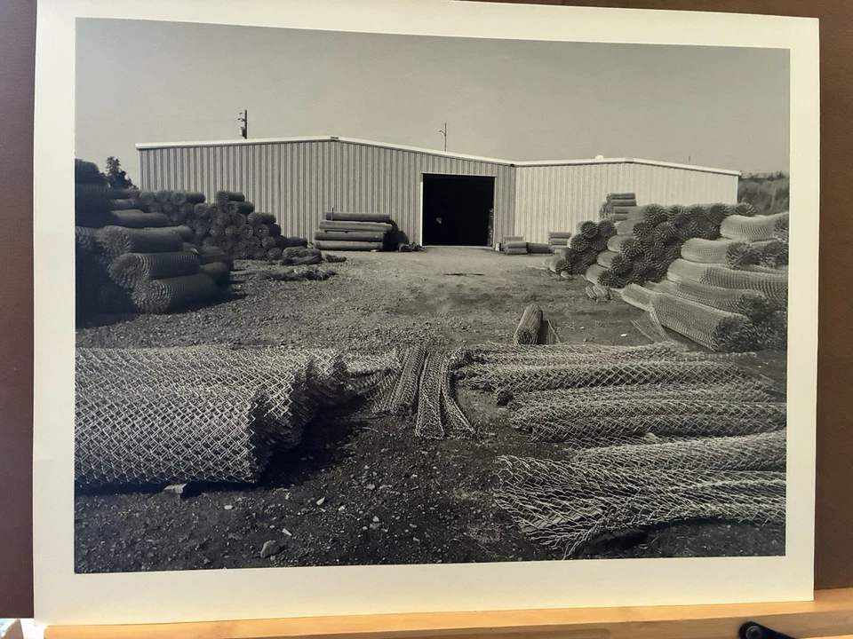 Catherine F. Wagner — Rolos de arame, Petaluma (1978) — 11×14 P&B, estampados - Imagem 2 de 4