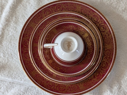 5pcs Royal Doulton Buckingham H4971 Gold Scrolls on Maroon 5 Pcs Place Setting - Picture 20 of 23