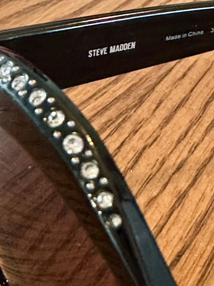 STEVE MADDEN CRYSTAL SUNGLASSES Black with crystals Rhinestones Oversized - Image 4 of 4