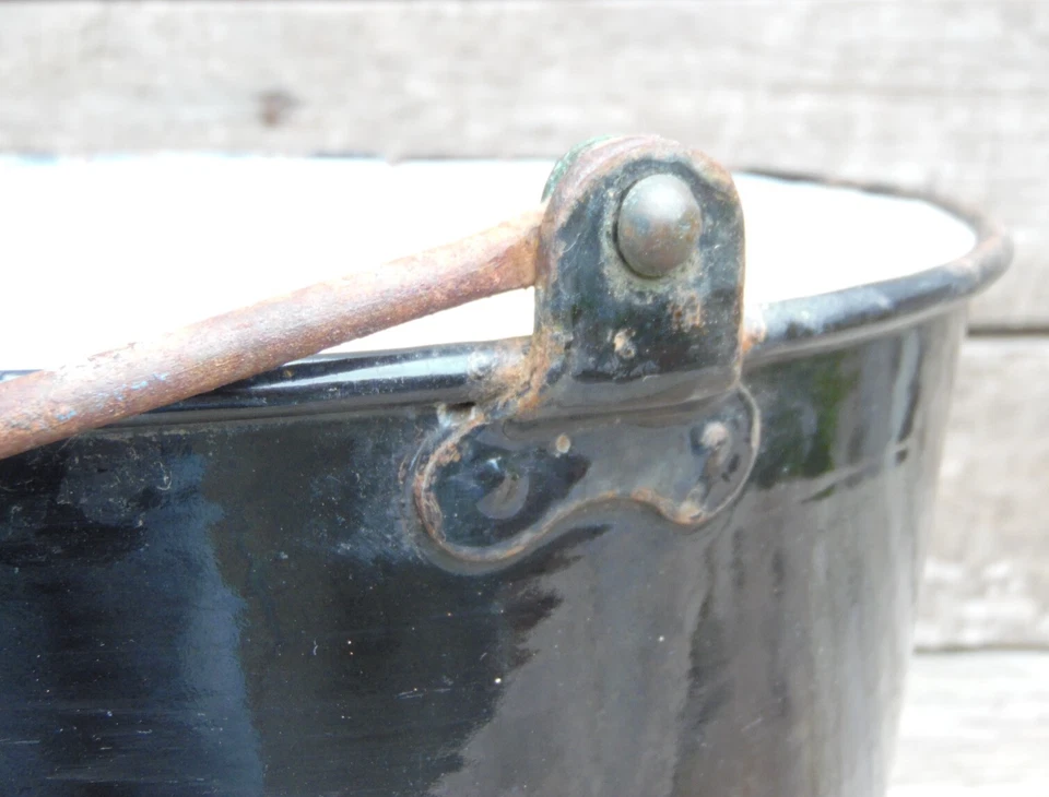 Vintage Original Enamel Cast Iron Cauldron Cooking Pot Swing Handle Primitive - Image 3 of 4