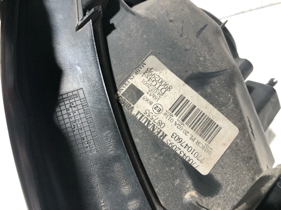 Renault SCENIC Right Headlight J64 05/01-12/04 P/N 7700432095 - image 2 of 4