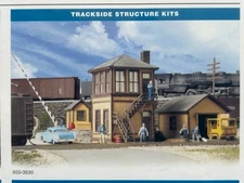 TRACKSIDE STRUCTURES w/SPEEDER / GATE ARM HO Scale - PLASTIC KIT 933-3530 NEW