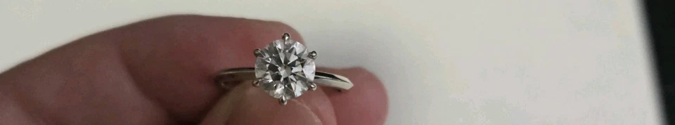 Anillo de compromiso de platino cultivado en laboratorio VRAI para mujer 1,64 quilates talla 7 con certificado IGI Foto 3 de 4