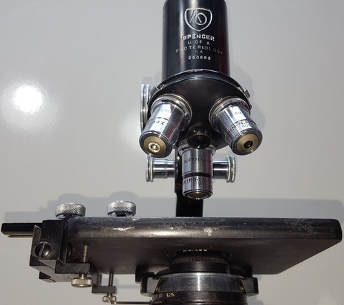 1940-1950 Spencer Microscope. Objective=10X, 44X & 95X. 10X Eye piece. We tested - Picture 9 of 12