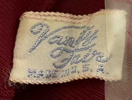 Vintage Vanity Fair Nylon Tricot Tap Panties PILLOW TAB Lace Trim Burgandy 6 - Picture 4 of 4