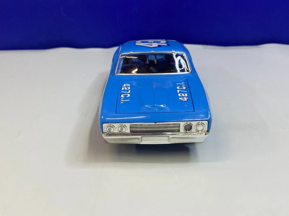 MOTORSPORTS AUTHENTICS 1/24 SCALE 1969 FORD TORINO COBRA SIGNED BY RICHARD PETTY - Image 4 of 4