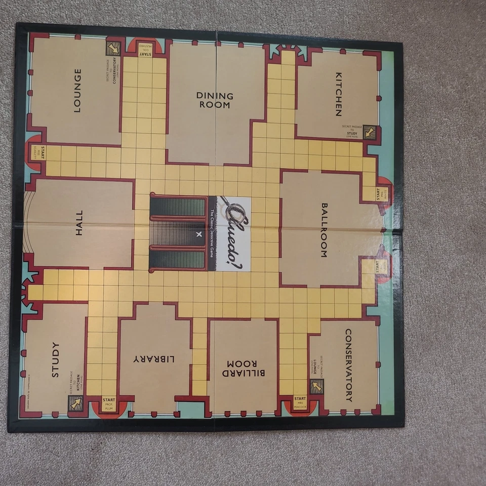 Cluedo The Classis Detective Boardgame Collectors Edition - Image 3 of 4