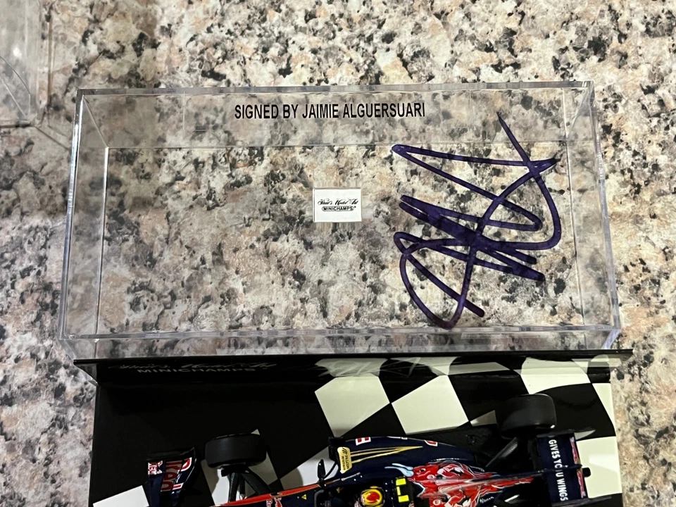 Minichamps Formula 1 1:43 Scale Jaime Alguersuari Toro Rosso 2011 Showcar Signed - Image 4 of 4