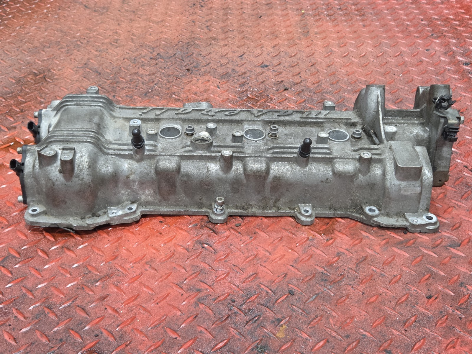 2014-2024 Maserati Ghibli M157 Right Side Valve Cover W/ Sensors OEM 298701