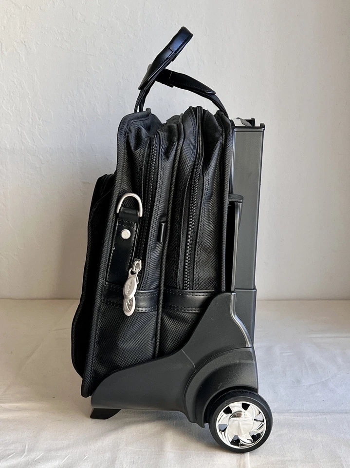 McKlein EE. UU. Clinton Nylon Desmontable Ruedas 17" Estuche para Laptop Foto 2 de 4