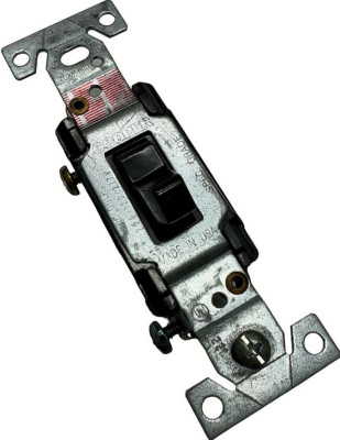 Cooper C3320B Brown Toggle Wall Light Switch 20A, 120V-277V *Free Shipping*