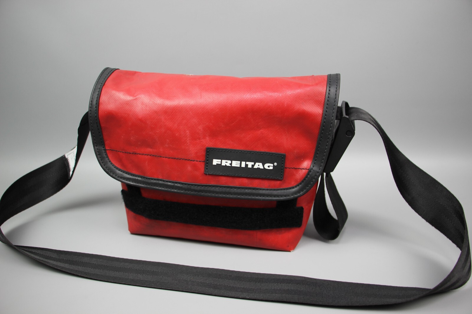 FREITAG F41 HAWAII FIVE-OMessenger Red Used Pvc Cycling Crossbody bag Sz  Small