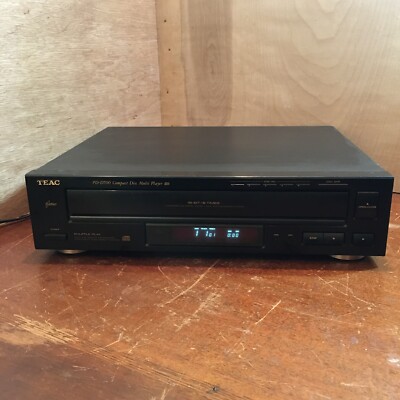 Vintage Teac PD-D700 5 disc multi player . Tested No Remote.