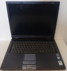 Sony Vaio 8D1M Notebook   16'' Display  ( 661 )