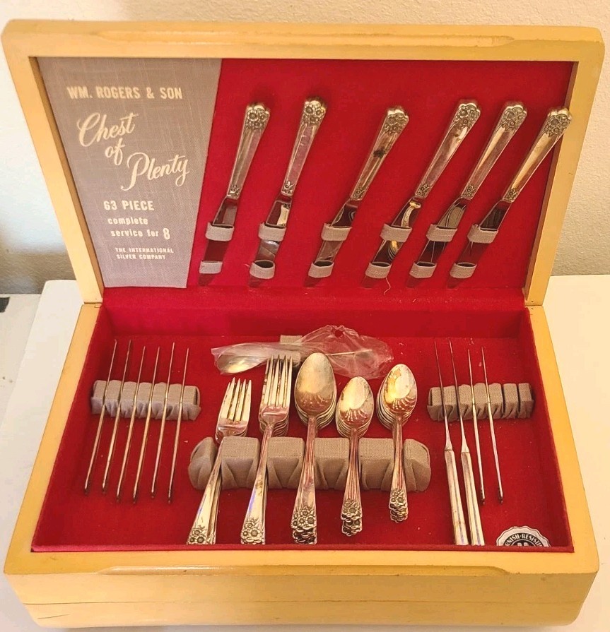 1950 APRIL WM ROGERS INTERNATIONAL 61 PIECE DINNER SET FLATWARE