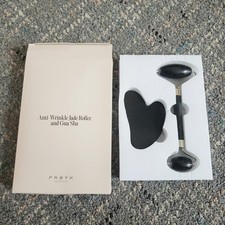 New In Pkg Anti Wrinkle Jade Roller And Gua Sha