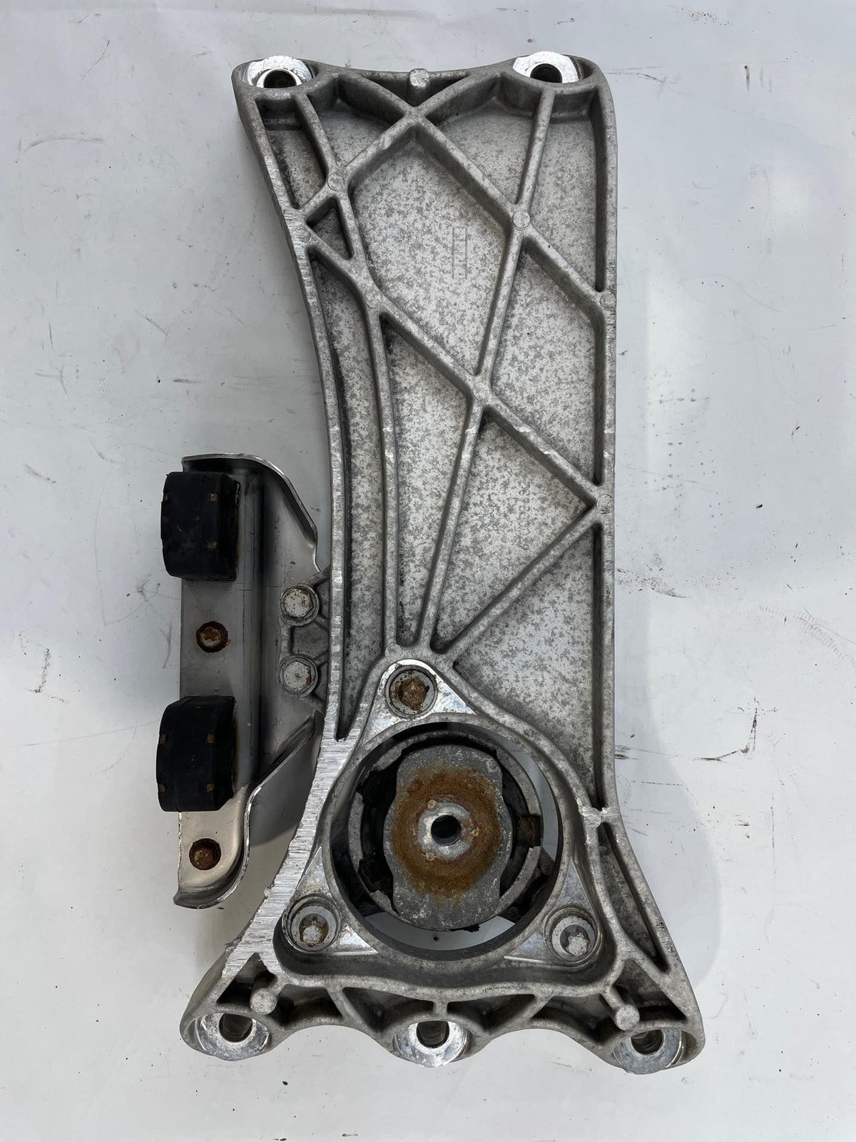 2014-2017 Maserati Quattroporte Transmission Mount Bracket OEM 06700036310