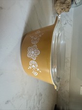 VINTAGE PYREX BUTTERFLY GOLD 2 1/2 QT CASSERO...