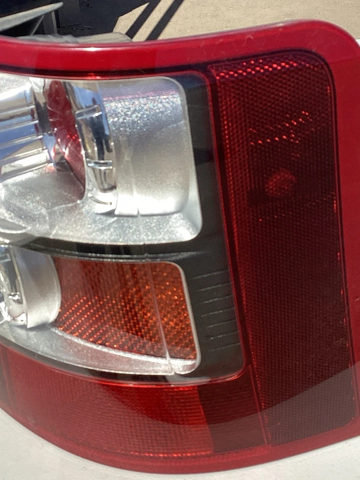 06-09 Land Rover Range Rover Sport Right Passenger Tail Light OEM (For: 2008) - Image 2 of 4