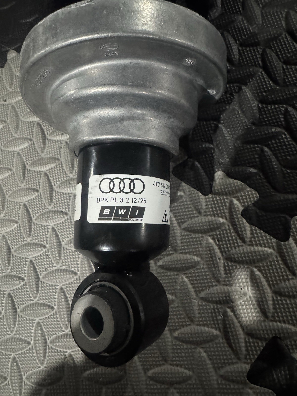 Lamborghini Huracan/ Audi R8 OEM Rear Shock Absorber  4T7 512 019 D