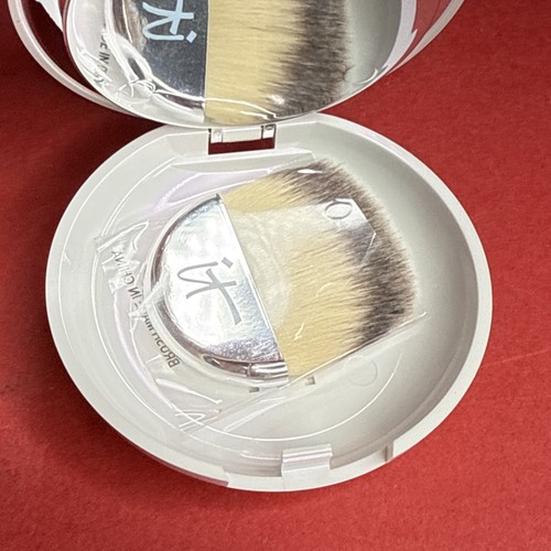 It cosmetics fondotinta celebrazione copertura completa antietà idratante luce LEGGI - Foto 4 di 7