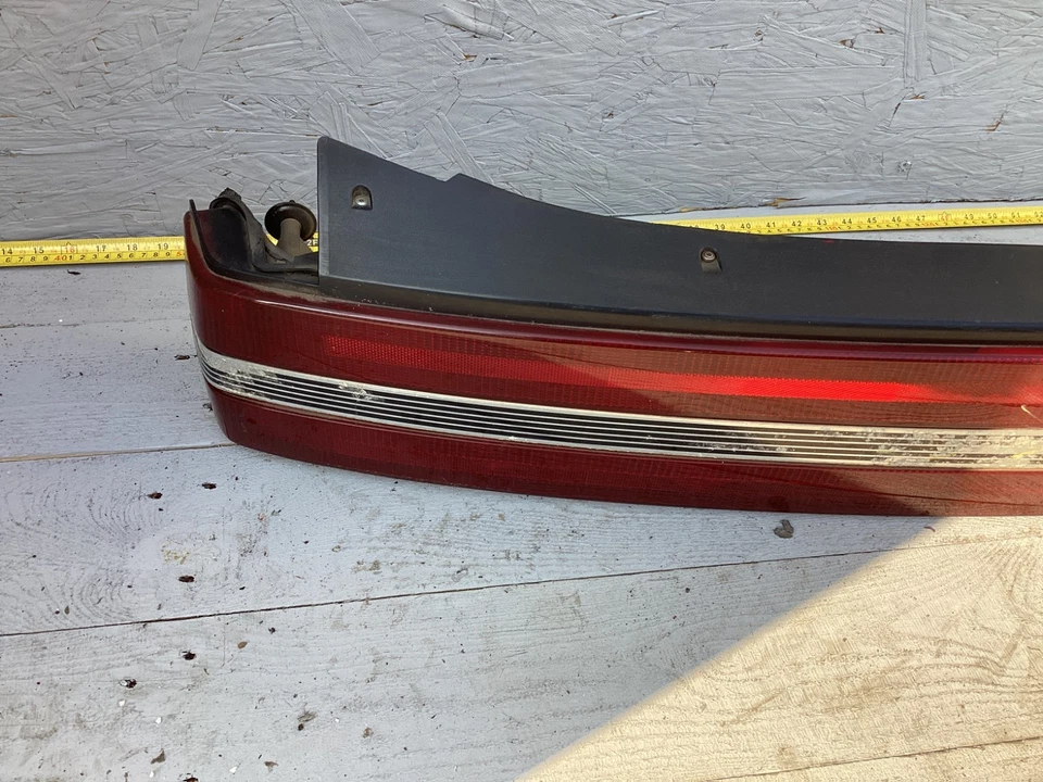 1989-1996 Buick Century Rear Center Tail Light Trunk Finish Panel 16506846 OEM Foto 3 de 4