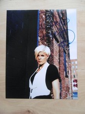 Robyn Carlsson autograph signed 20x26 cm picture