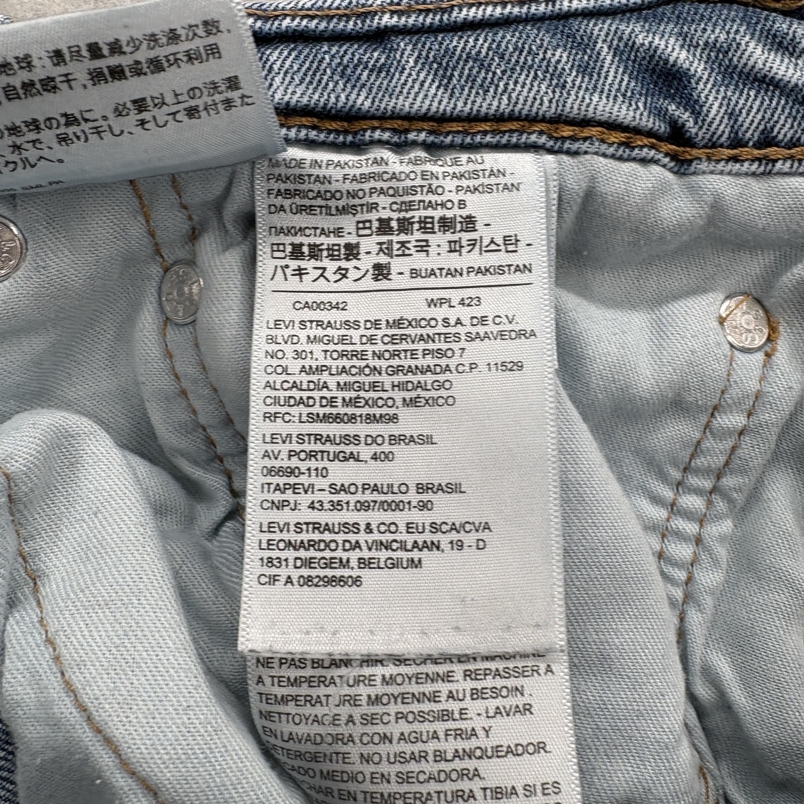 Levis 505 Jeans Mens 36x32 Blue Medium Wash Straight Leg Stretch Denim 5-Pocket thumbnail 4