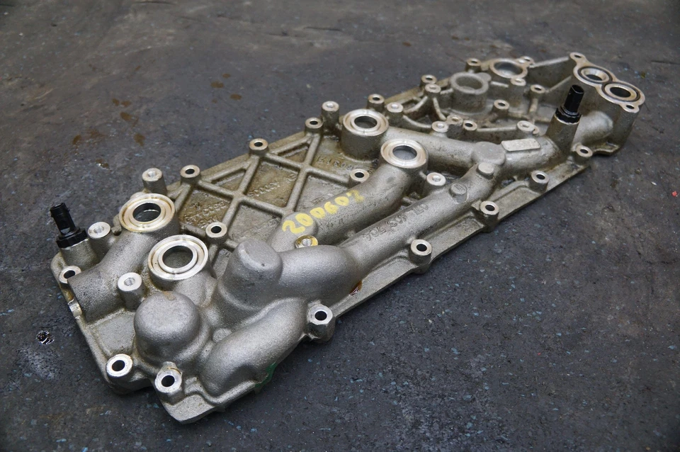 Placa de cubierta superior del bloque del motor Valley 07L103704 OEM Audi R8 LMS GT4 2018 Foto 2 de 4