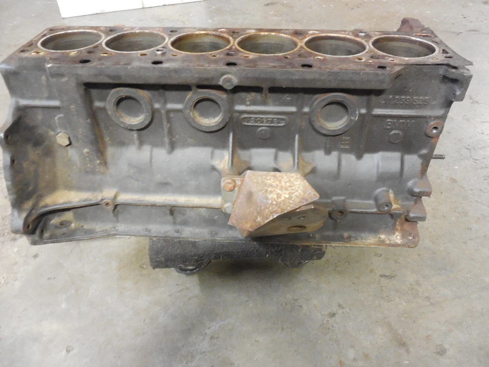 Bloque motor BMW E3 3.0Si M30 6 cilindros 75-76 1259525 SOLO RECOGIDA LOCAL 11733 Foto 2 de 4