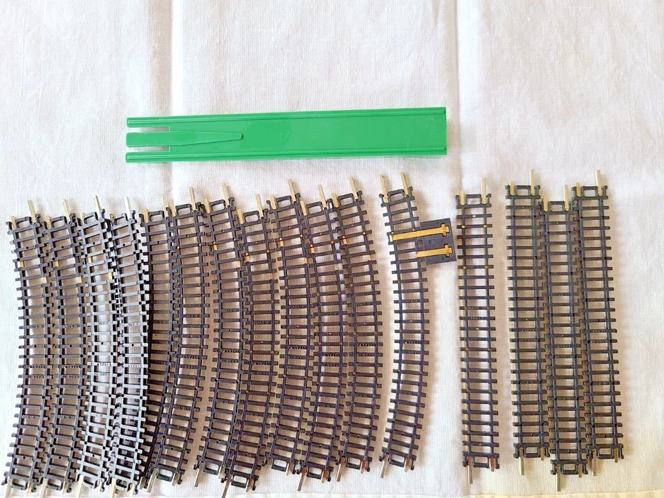 N SCALE NICKEL SILVER COMPLETE TRACK LAYOUT W/TERMINAL & RERAILER 3904T - Image 3 of 4