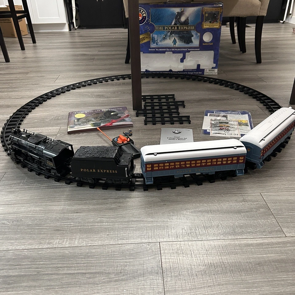 Lionel THE POLAR EXPRESS Battery Powered Christmas Train Set w/ 30th Anniv Book - Image 2 of 4