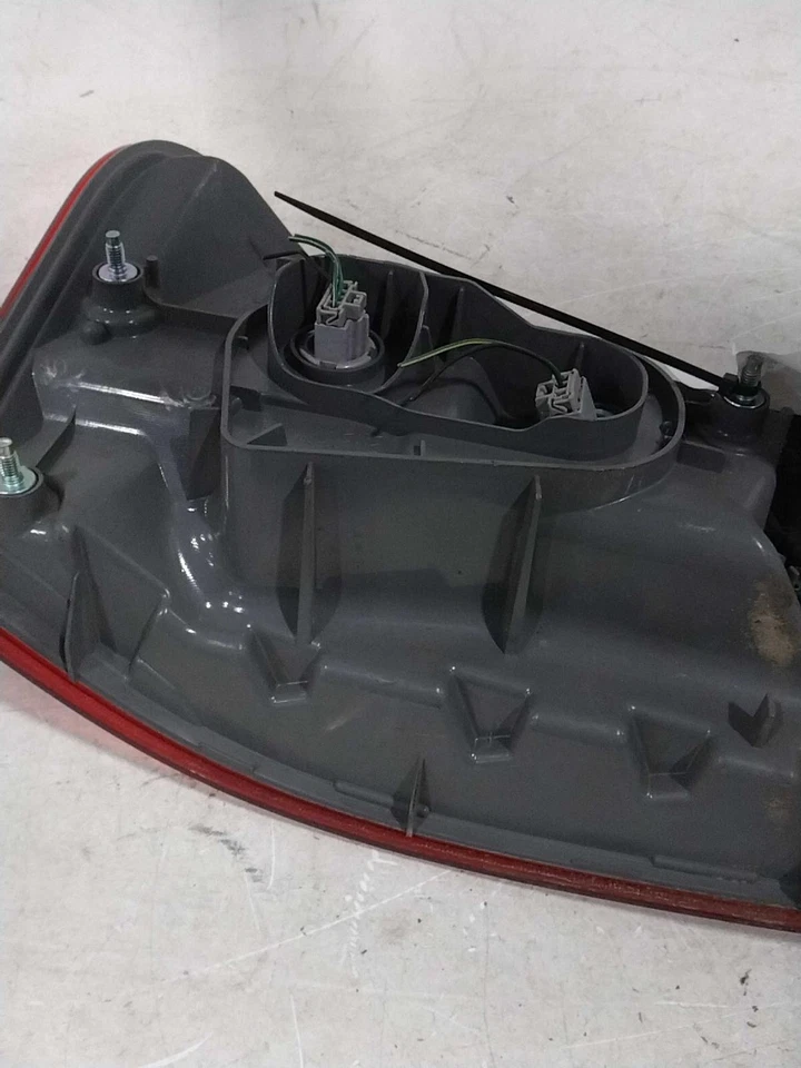 Used Right Tail Light Assembly fits: 2011 Mitsubishi Galant quarter panel mounte - Image 2 of 4