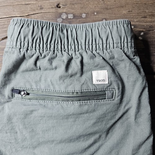 Vuori Shorts Damen klein grün Reißverschlusstasche Athleisure Laufen Training Outdoor - Bild 2 von 7