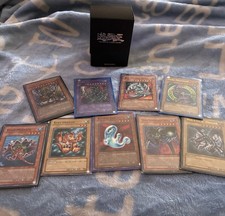 2000’s YU-GI-OH DECK W/SLEEVES AND COLLECTORS BOX! INCLUDES RARE  CARDS