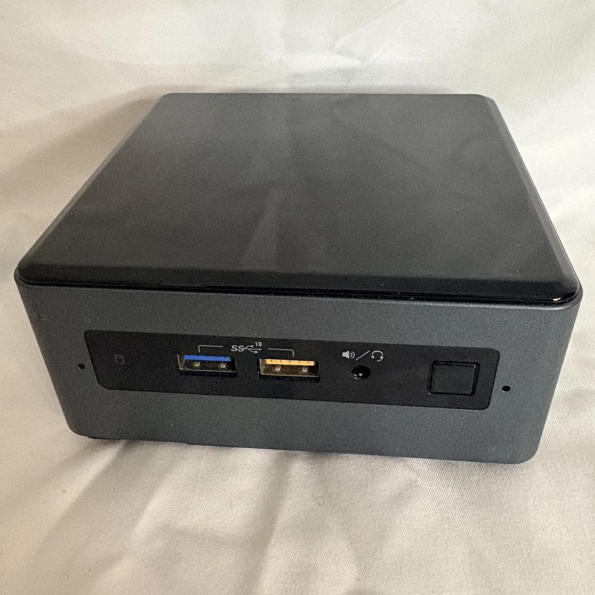Intel NUC Intel Core i3 8th Gen. PC Desktops & All-In-One