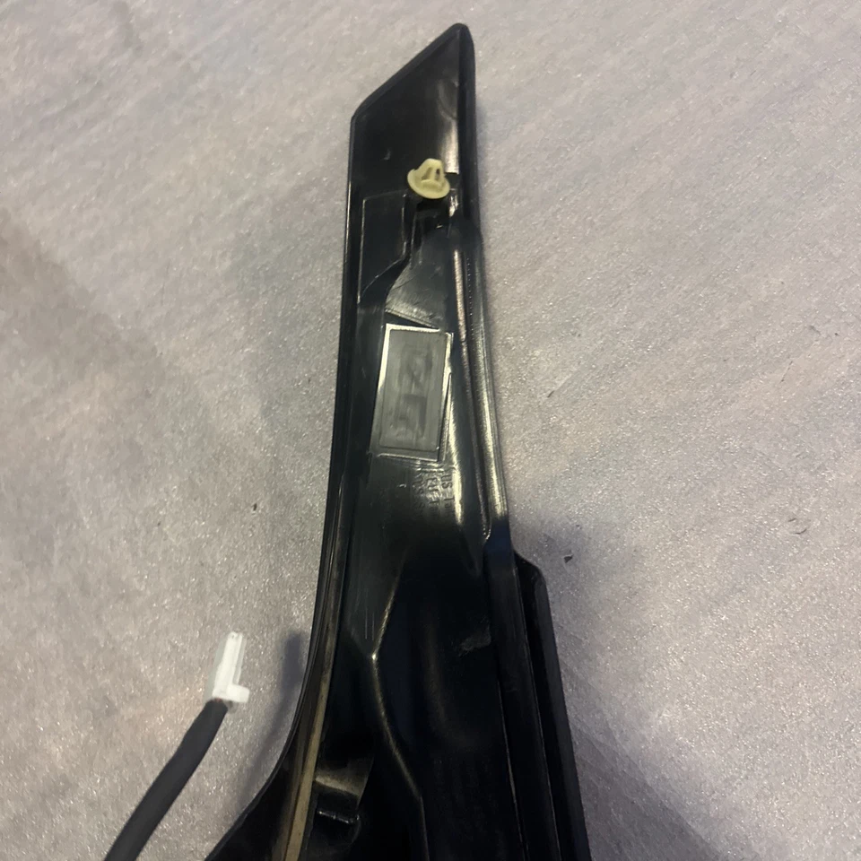 Lámpara trasera interior LED 26540-9UF0B - Escombros interiores OEM Nissan Murano Foto 4 de 4