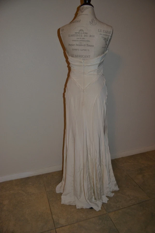 Nicole Miller silk/spandex strapless  wedding gown size 6 - Image 3 of 4