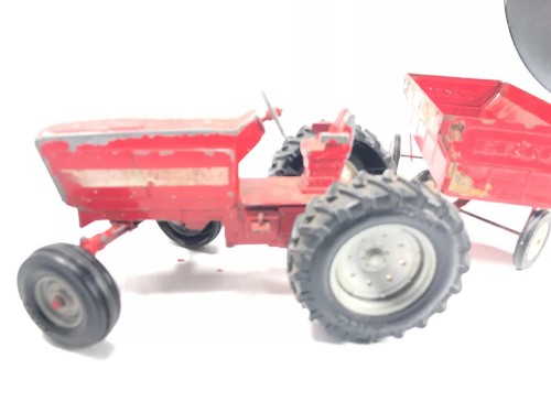 Vintage ERTL International Farmall Tractor & Hay Wagon STK #415 1/16 Diecast Red - Picture 7 of 12