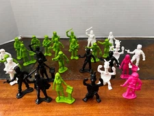 Vintage 1970s Tim Mee Galaxy Laser Team Plastic Toy Figures Lot of 29 Space Army