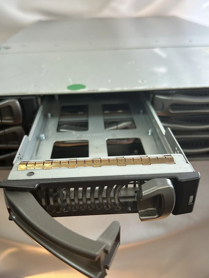 2u 12 bay Server Generic 1TB HD 2x DPS-700EB G Regulatory Model ESS0001 - Image 3 of 4