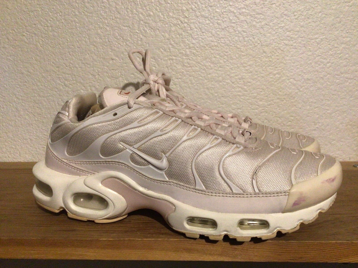 Nike air max plus tn se pale pink hotsell