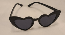 Heart Shape Cat Eye Sunglasses Heart Retro Vintage Women Fashion Shades Eyewear