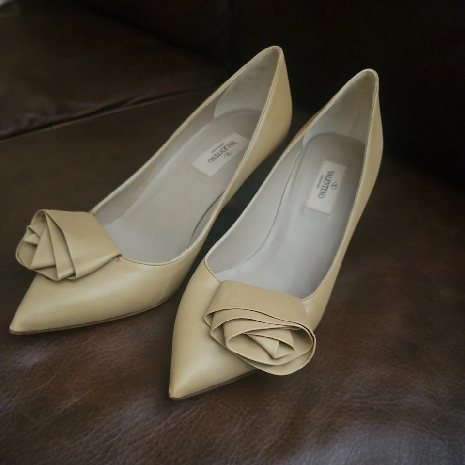 Valentino Pump  With rose Shoes beidge color Leather Size 40 - Image 3 of 4